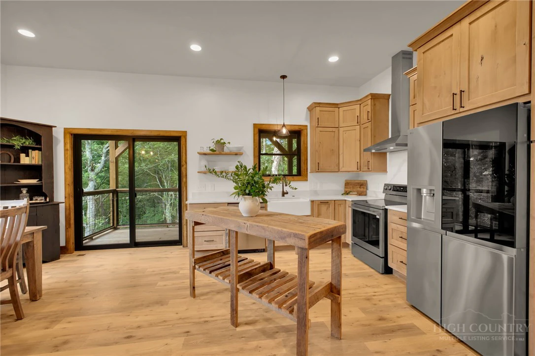 Image number 16 for the current listing