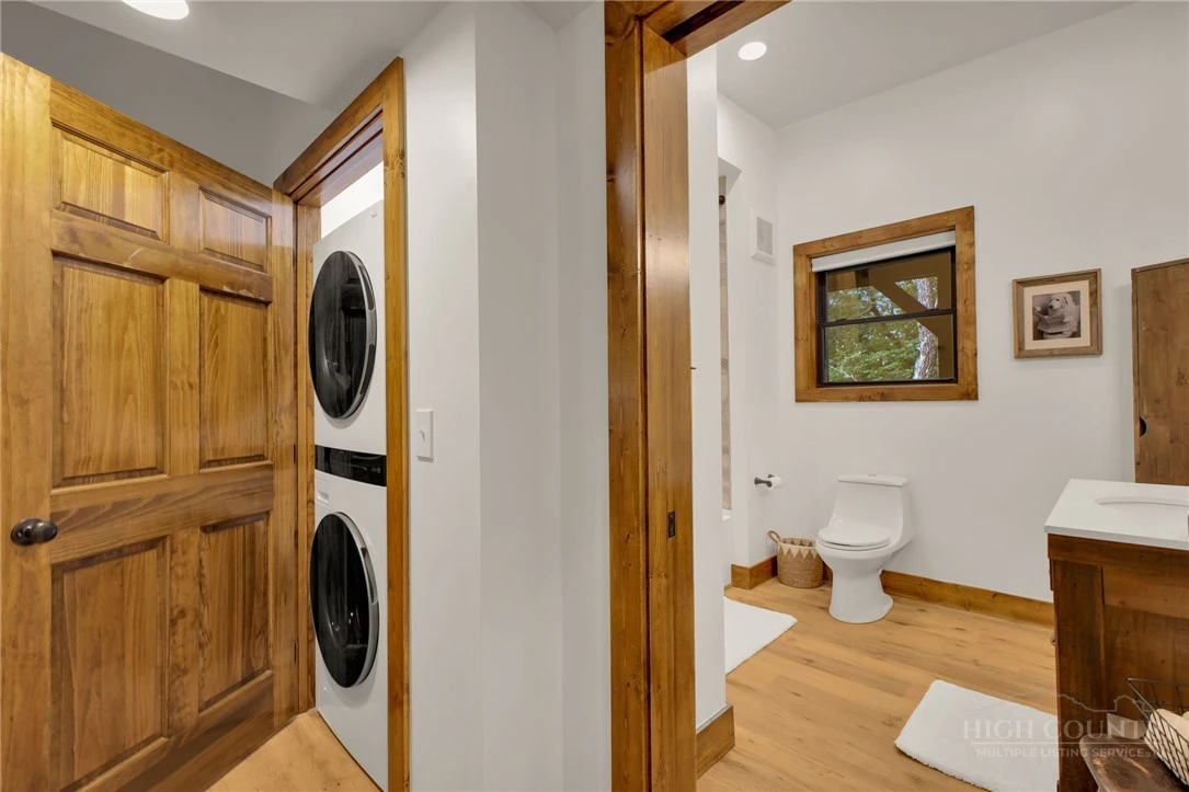 Image number 18 for the current listing