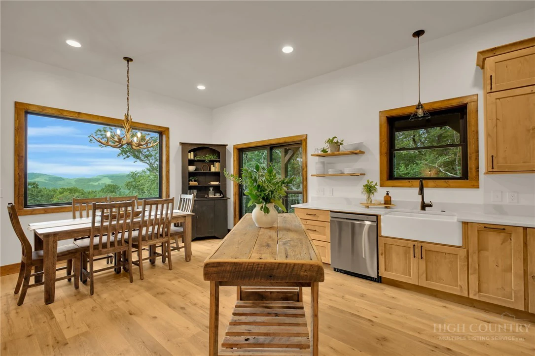 Image number 14 for the current listing
