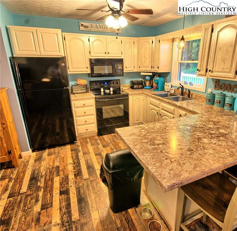 Image number 7 for the current listing