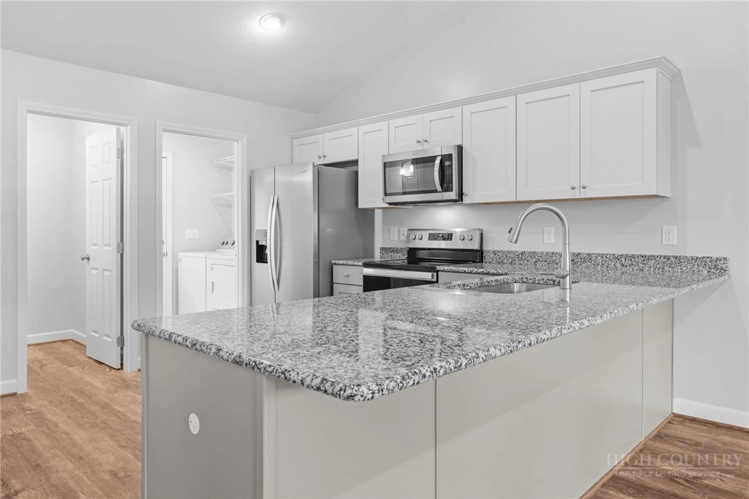Image number 11 for the current listing