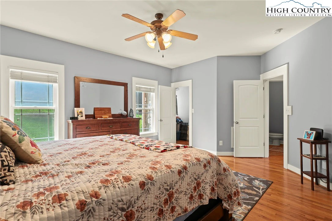 Image number 45 for the current listing