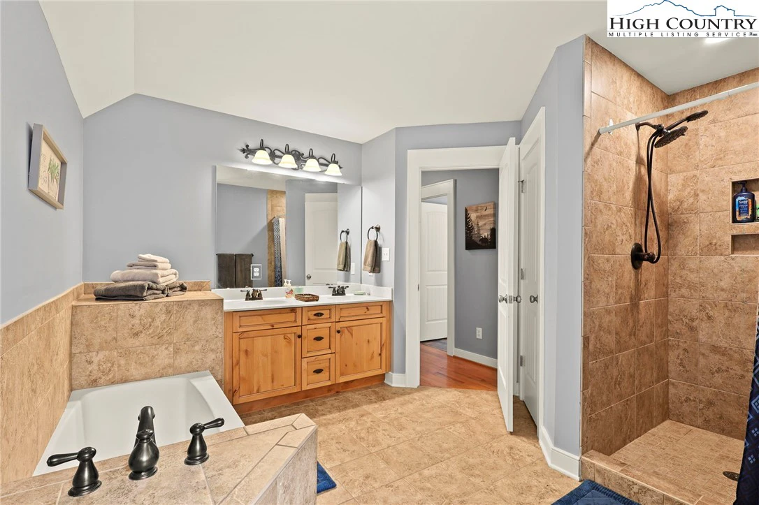 Image number 5 for the current listing