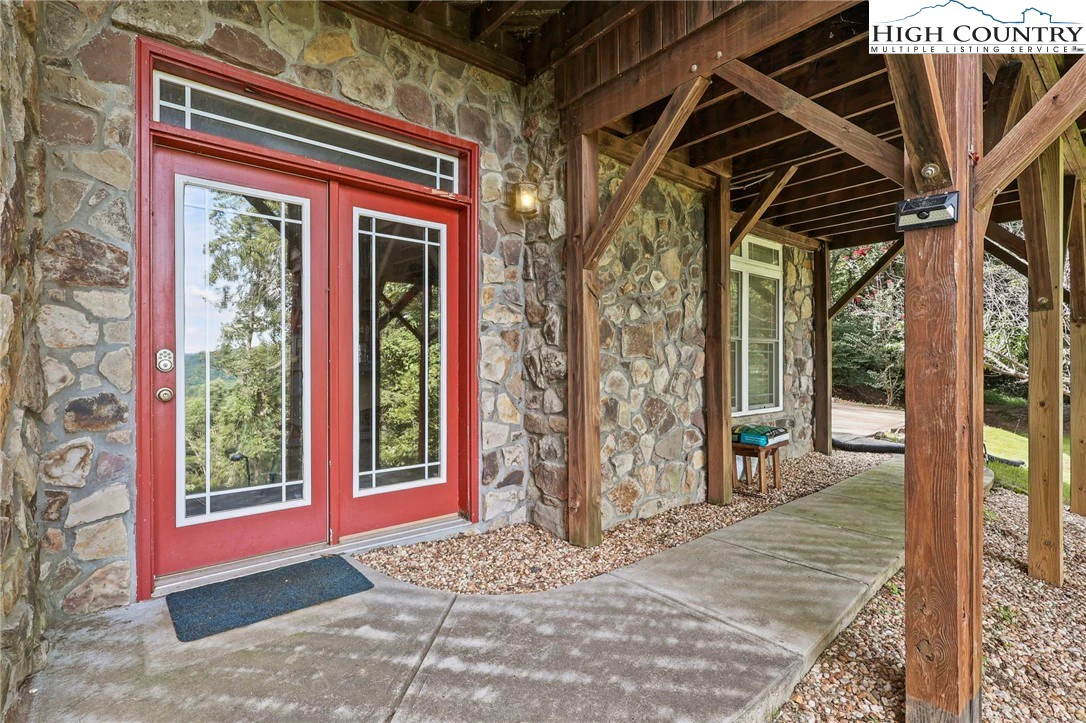 Image number 17 for the current listing