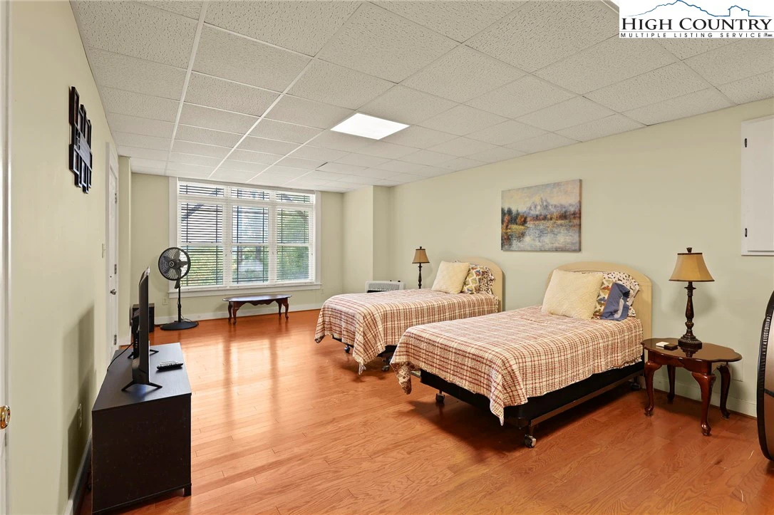 Image number 7 for the current listing