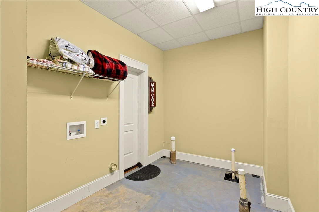 Image number 11 for the current listing