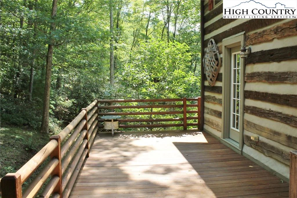 Image number 19 for the current listing