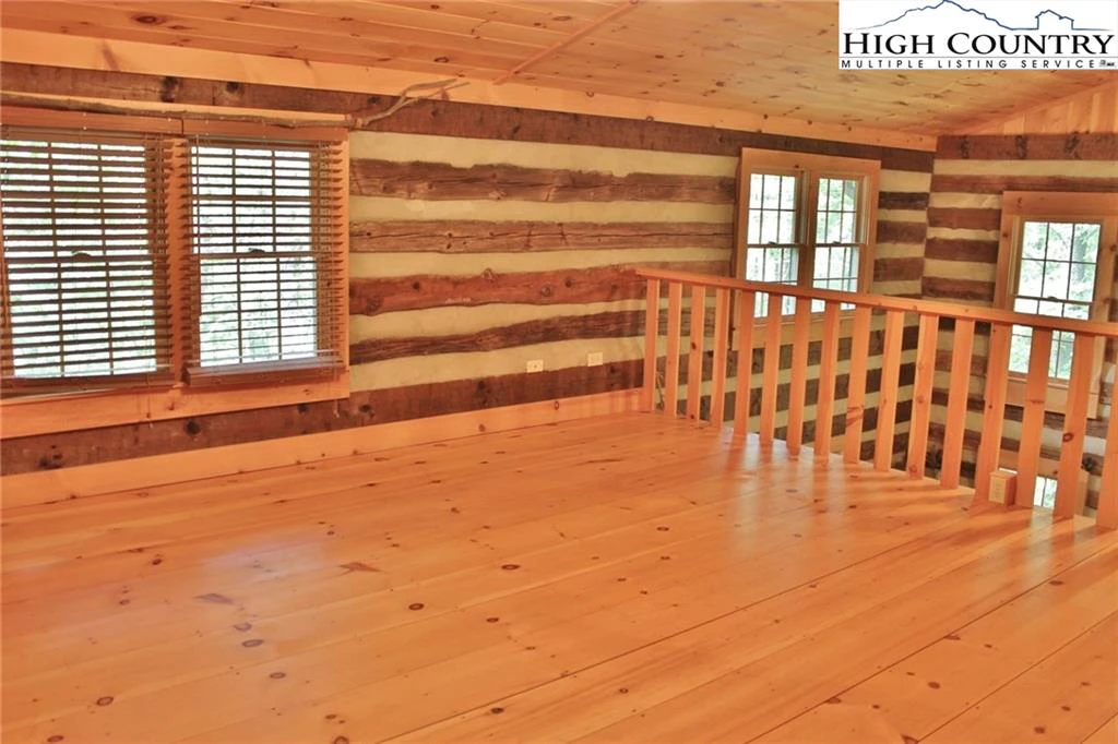 Image number 4 for the current listing