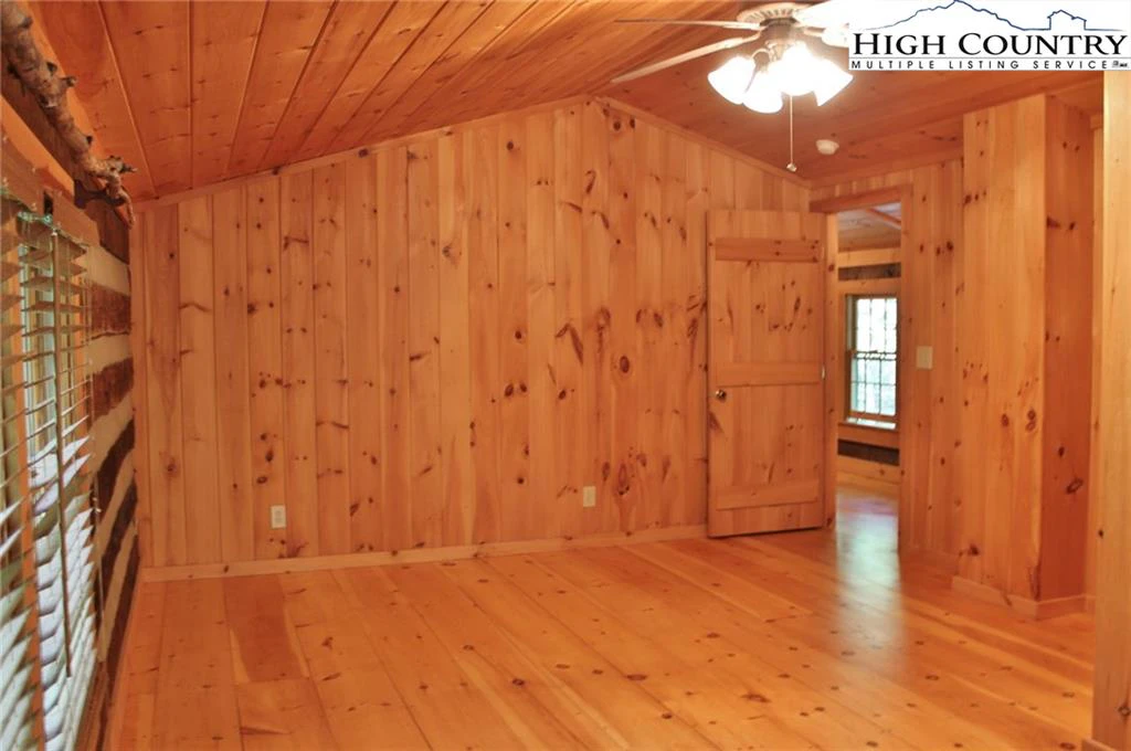Image number 7 for the current listing