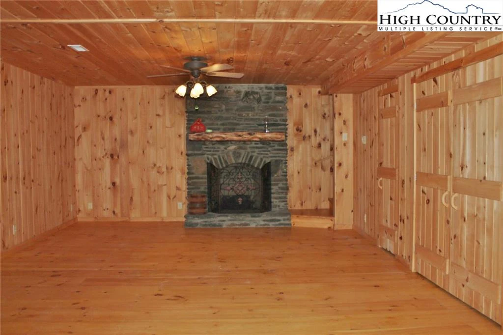 Image number 9 for the current listing