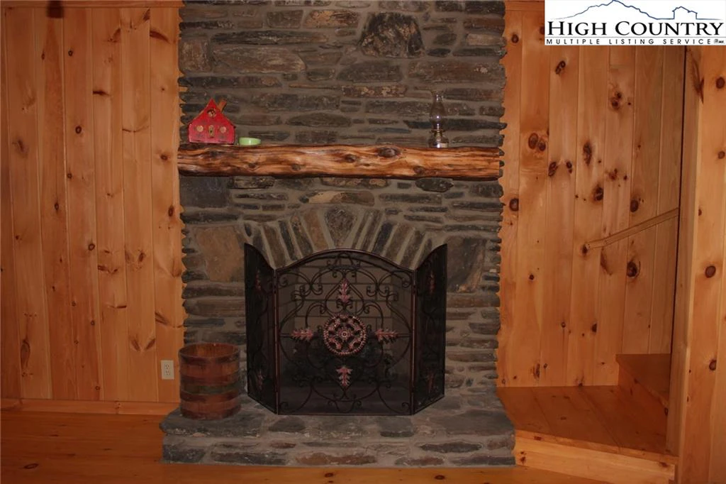 Image number 2 for the current listing