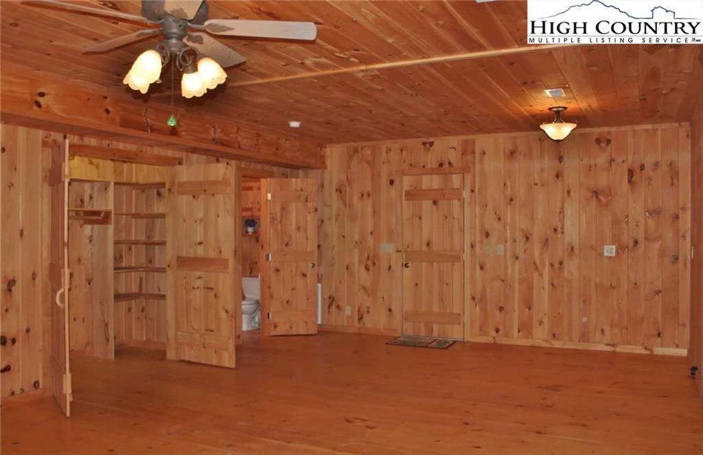 Image number 11 for the current listing