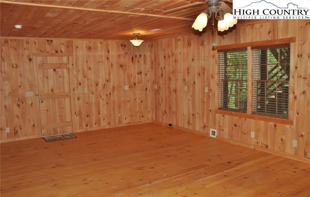Image number 12 for the current listing