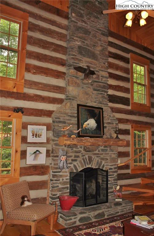 Image number 28 for the current listing