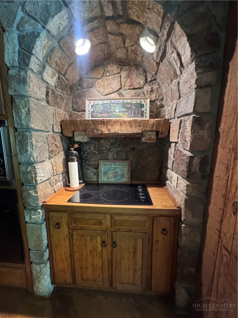 Image number 6 for the current listing