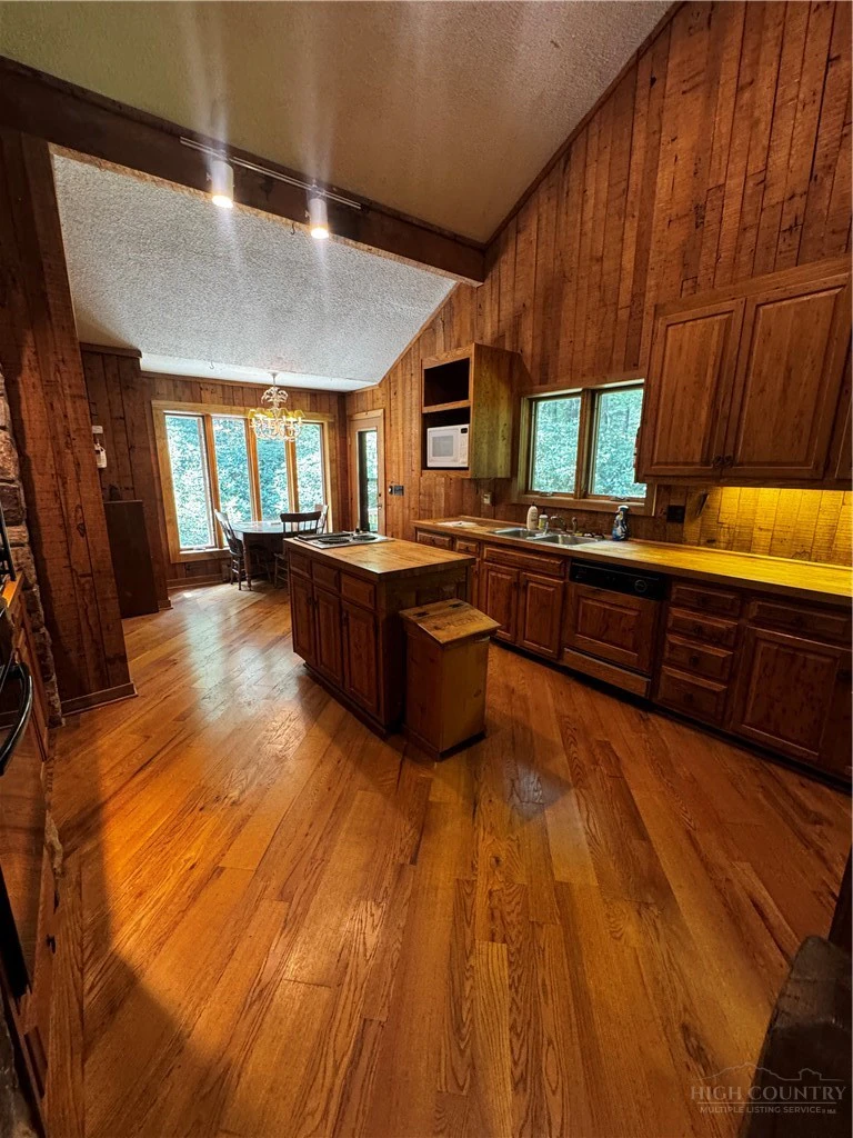 Image number 7 for the current listing