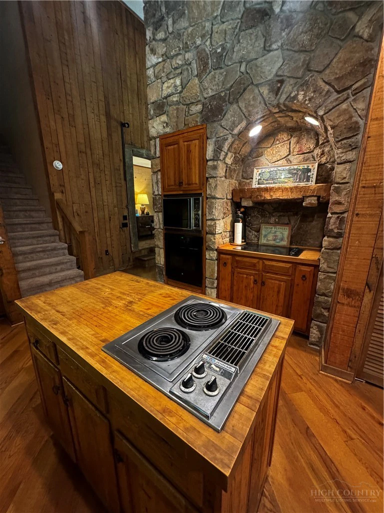 Image number 8 for the current listing