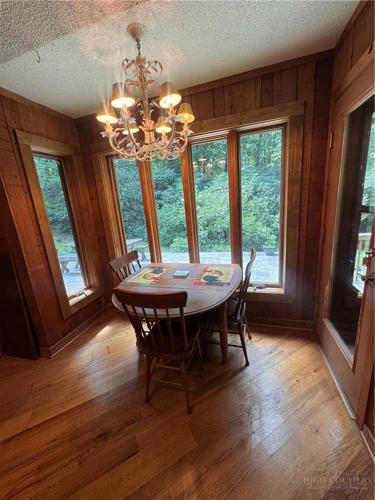 Image number 10 for the current listing
