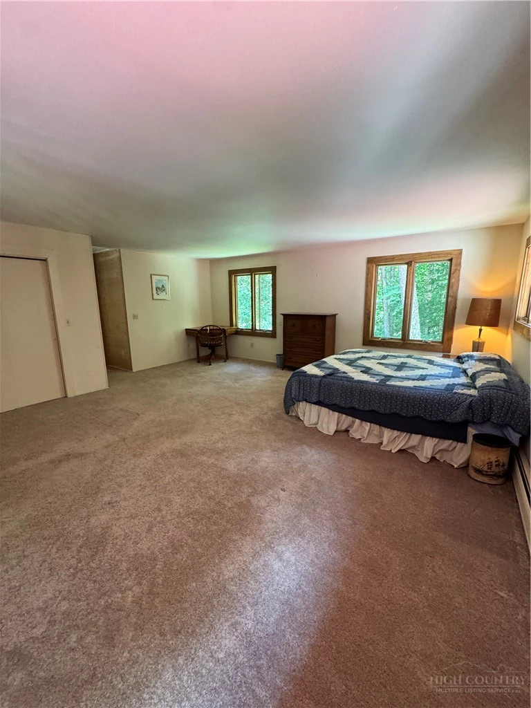 Image number 15 for the current listing