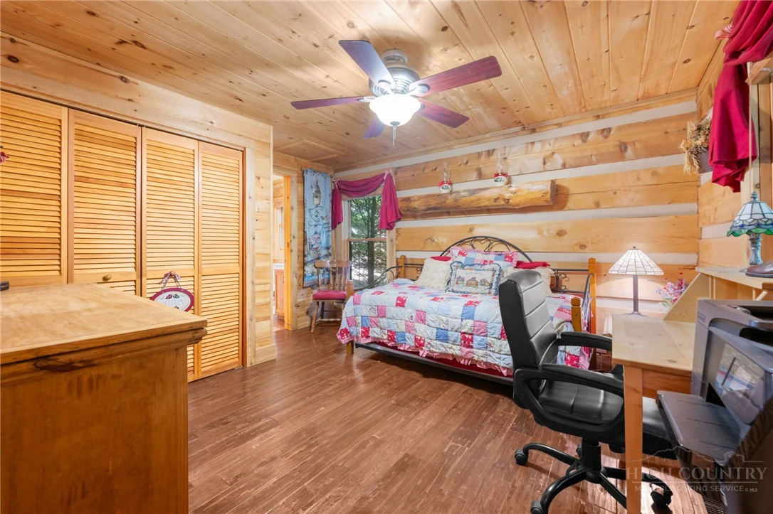 Image number 21 for the current listing