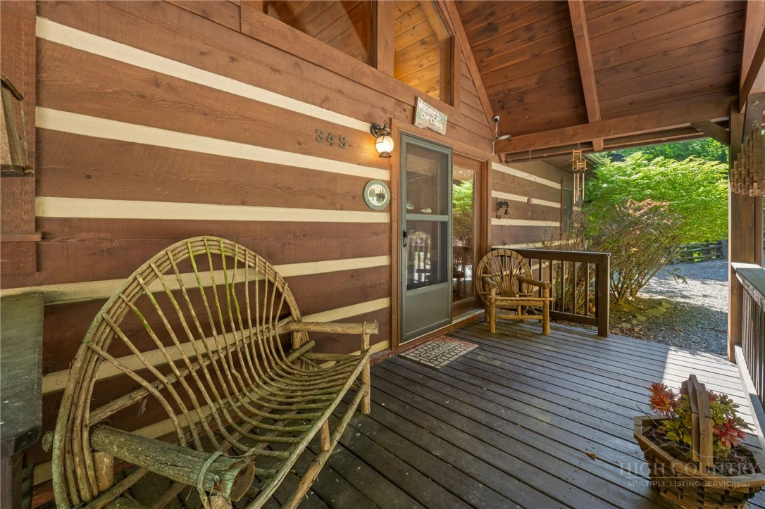 Image number 4 for the current listing