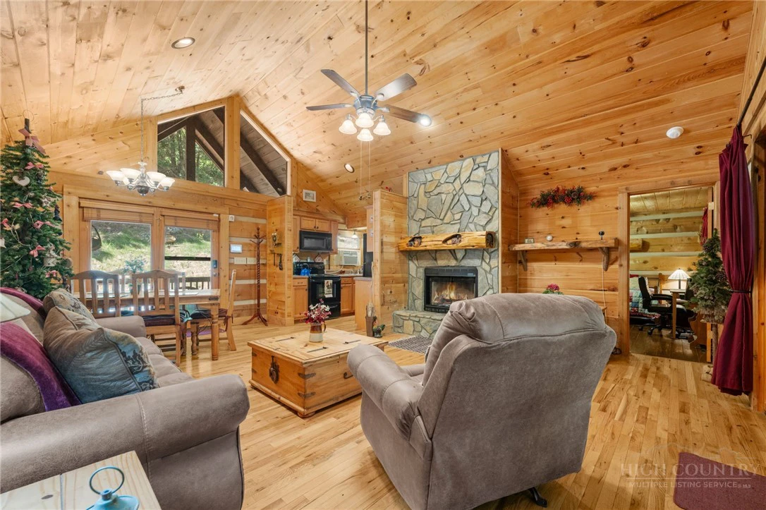 Image number 8 for the current listing
