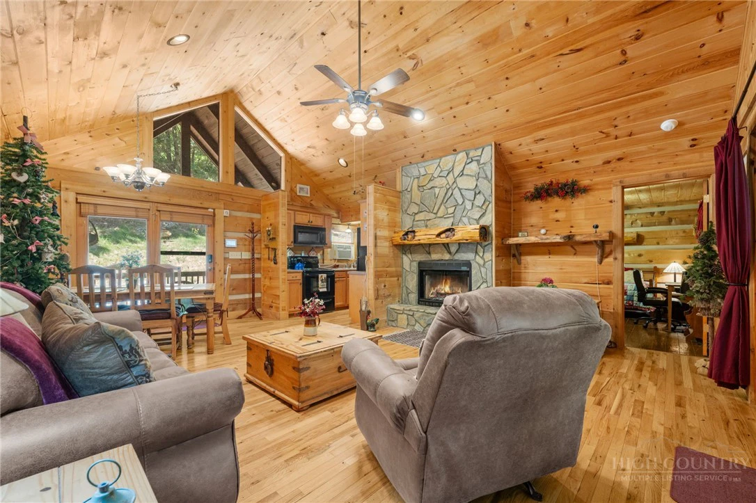 Image number 9 for the current listing