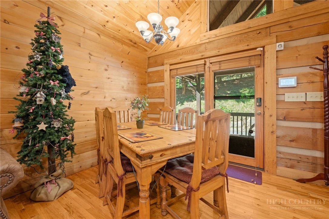 Image number 11 for the current listing