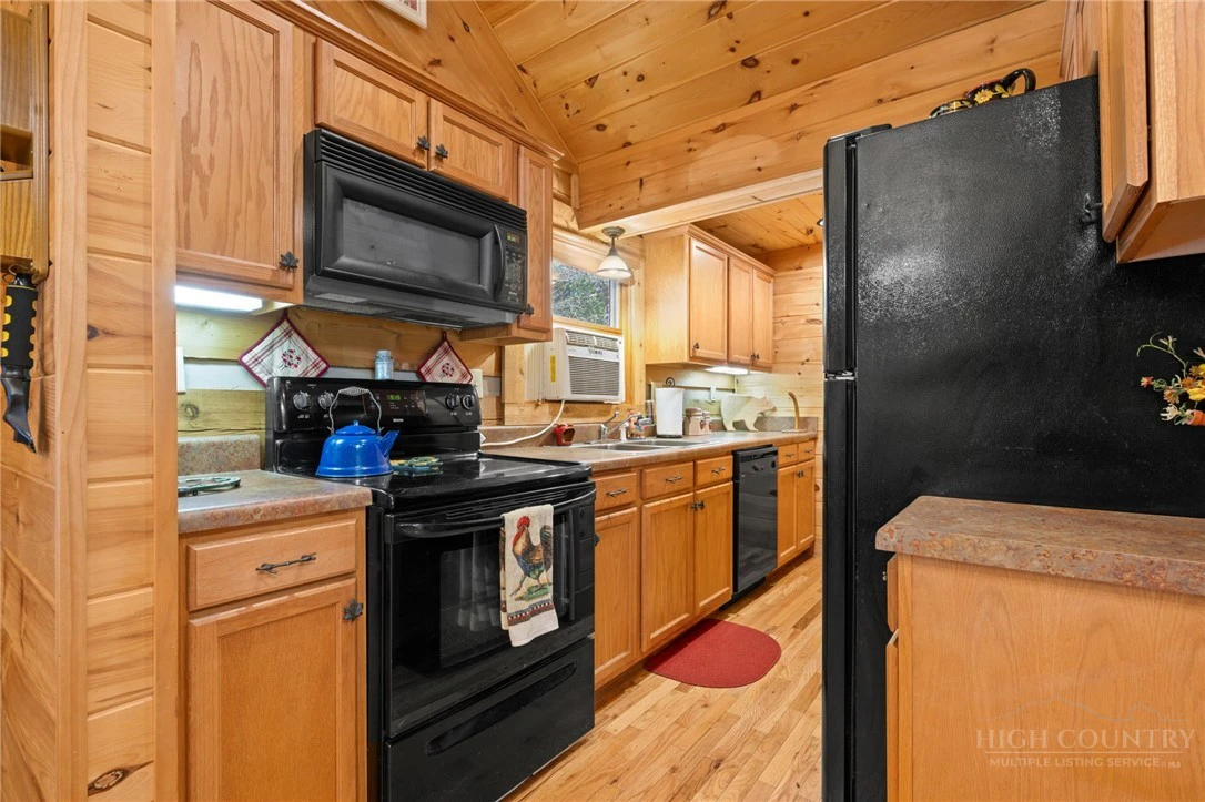 Image number 12 for the current listing