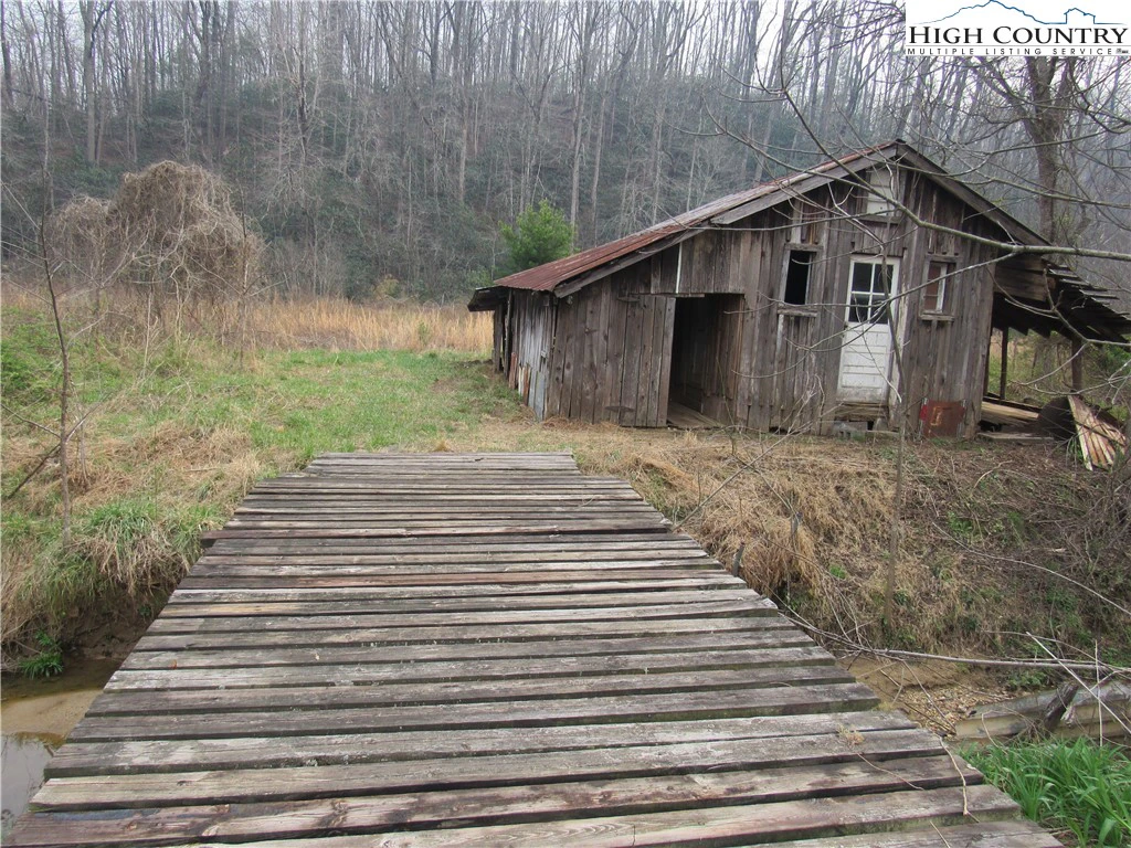 Image number 15 for the current listing
