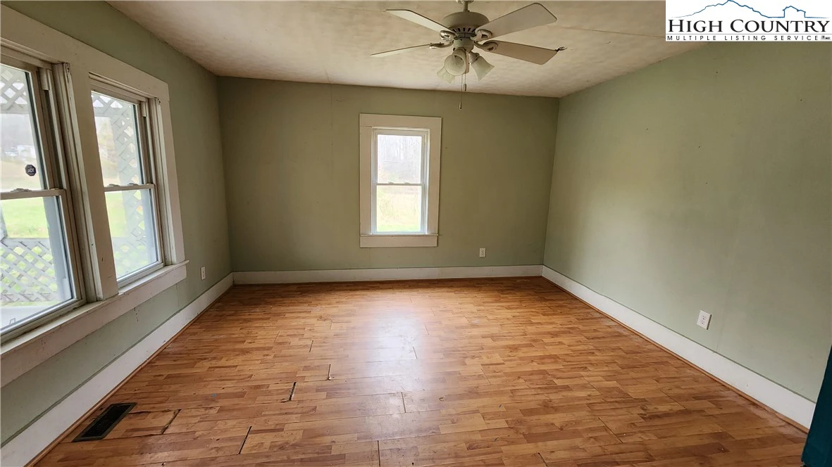 Image number 2 for the current listing
