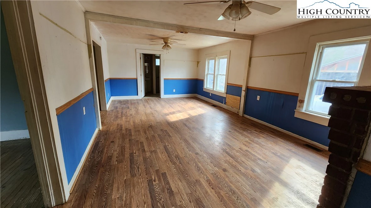 Image number 13 for the current listing