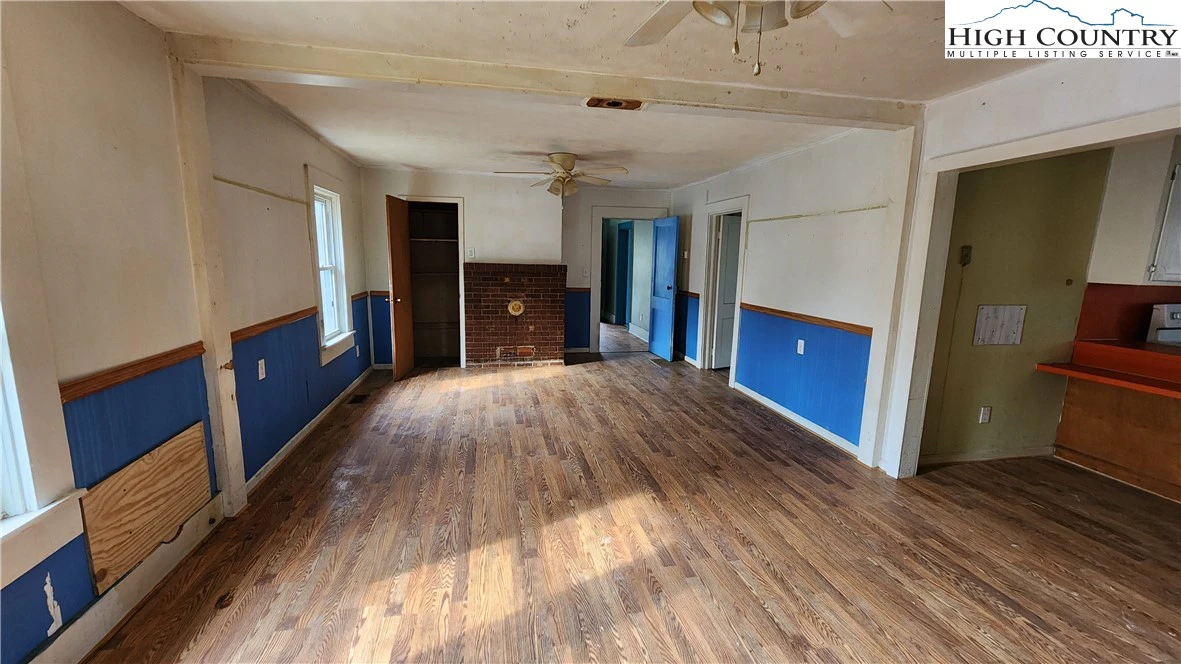 Image number 12 for the current listing