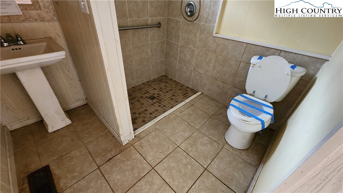 Image number 9 for the current listing