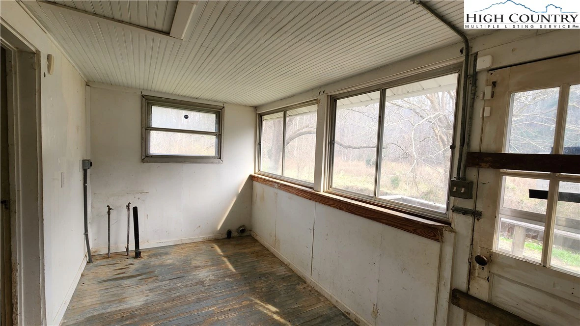 Image number 6 for the current listing