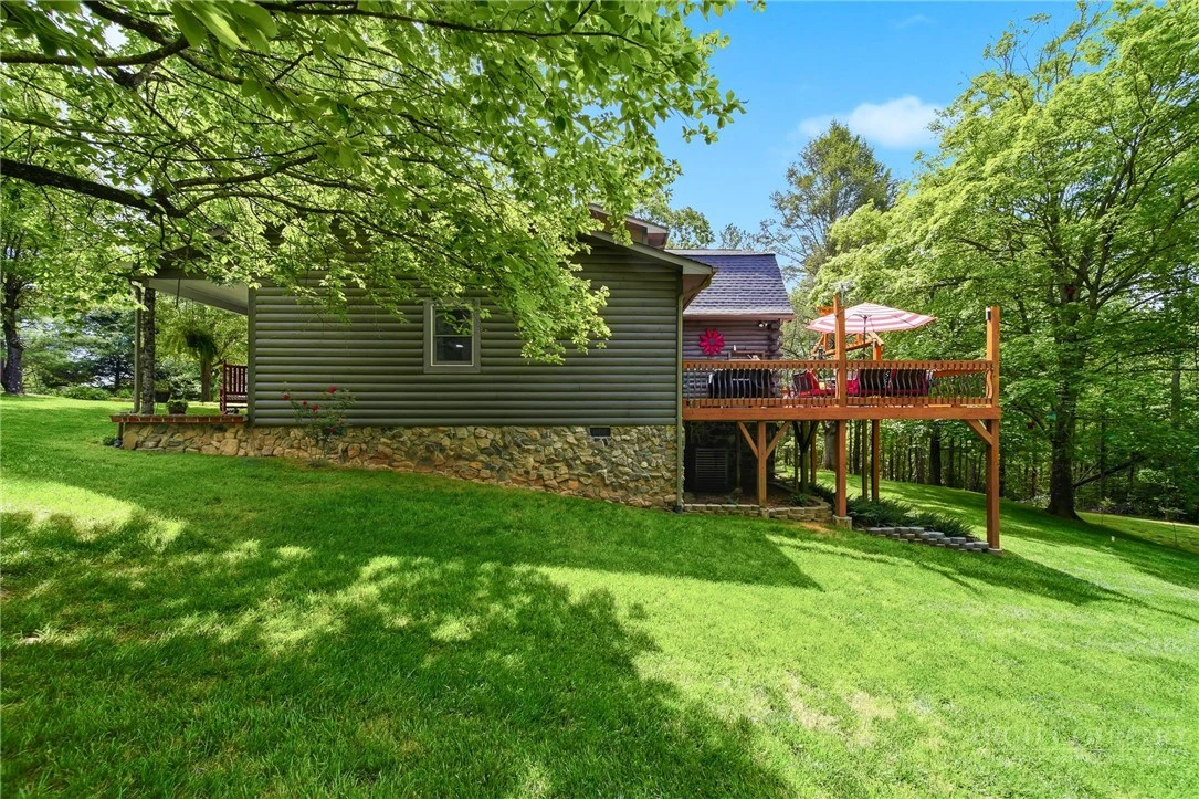 Image number 17 for the current listing