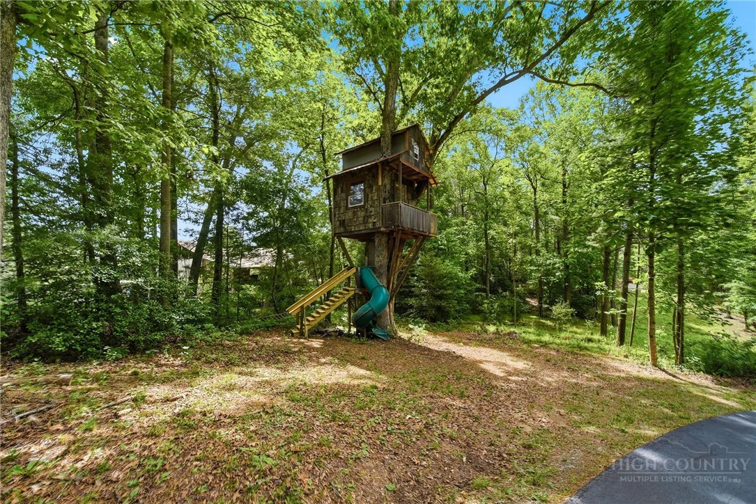 Image number 15 for the current listing