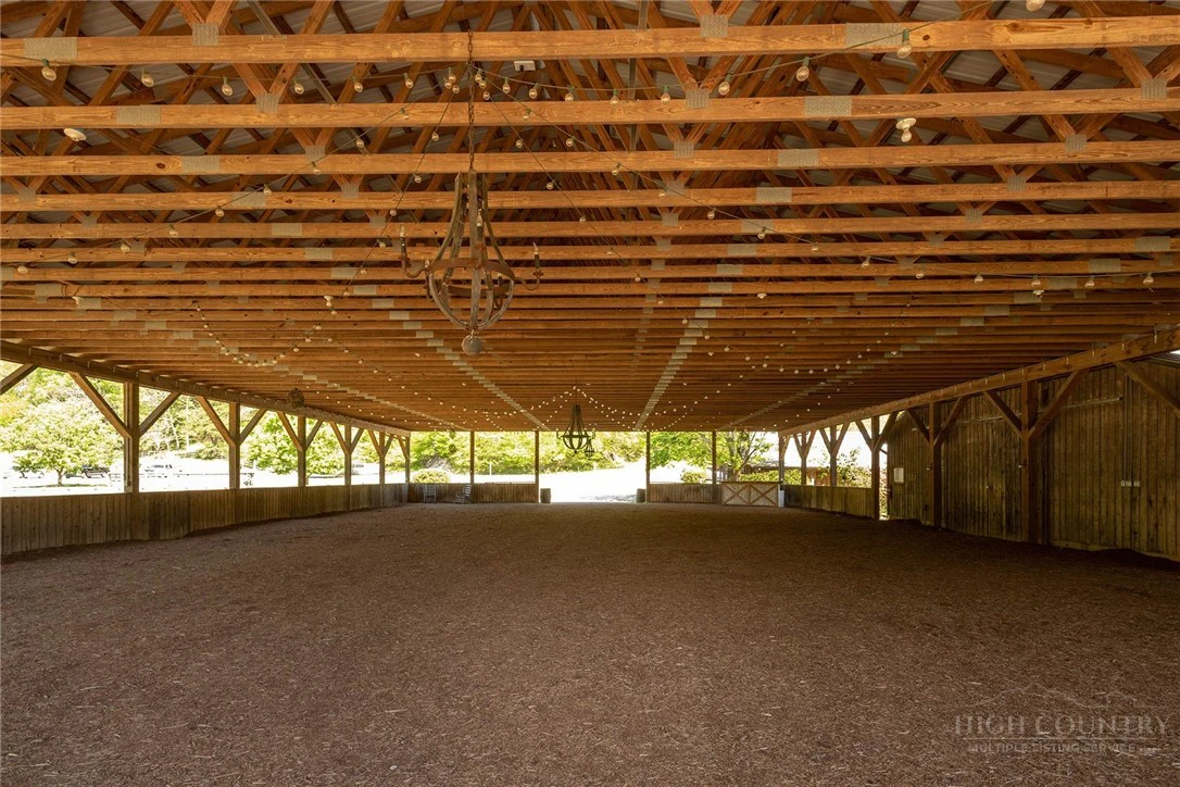 Image number 16 for the current listing