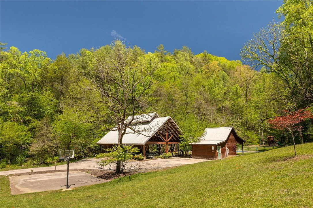 Image number 19 for the current listing