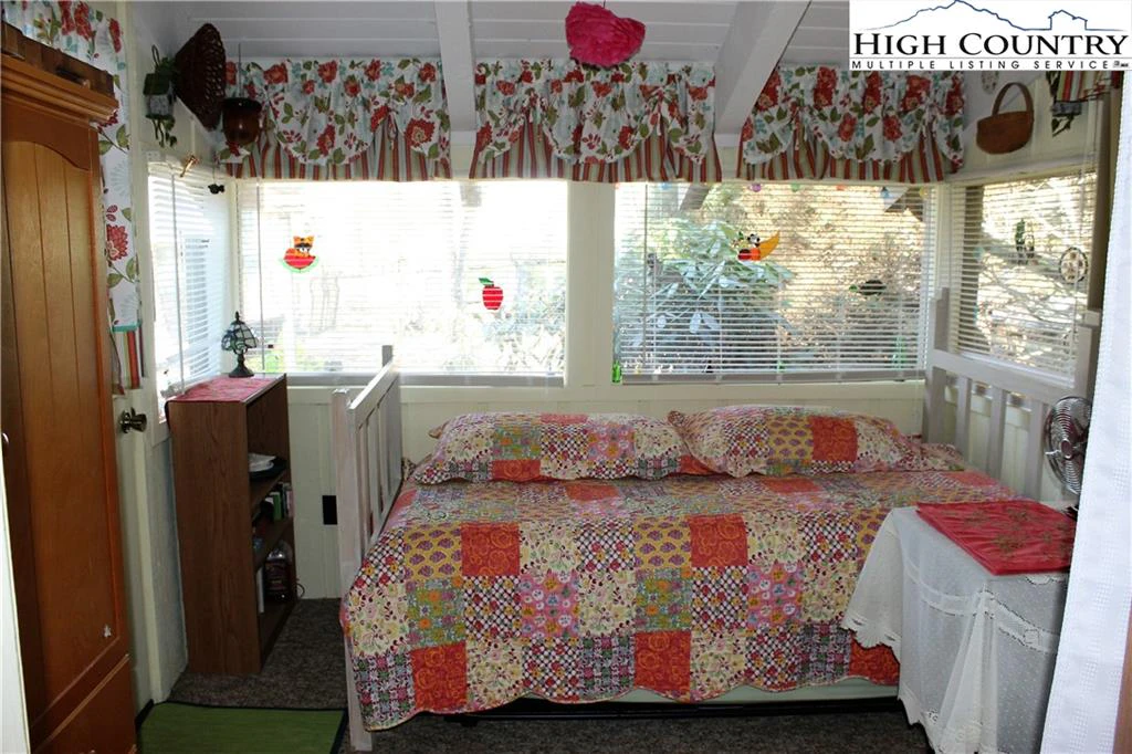 Image number 20 for the current listing