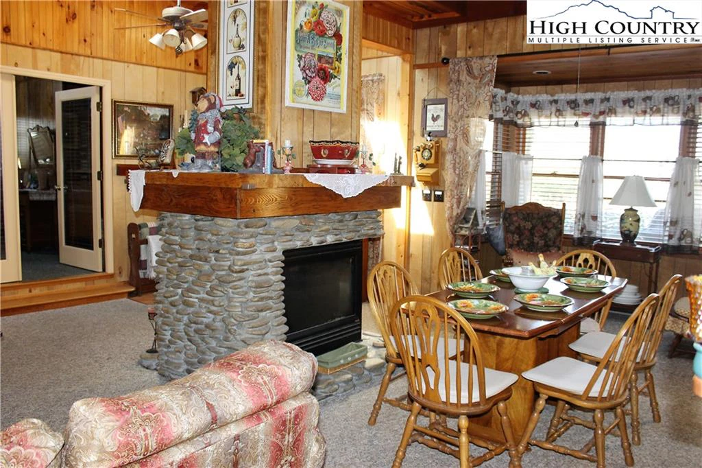 Image number 19 for the current listing