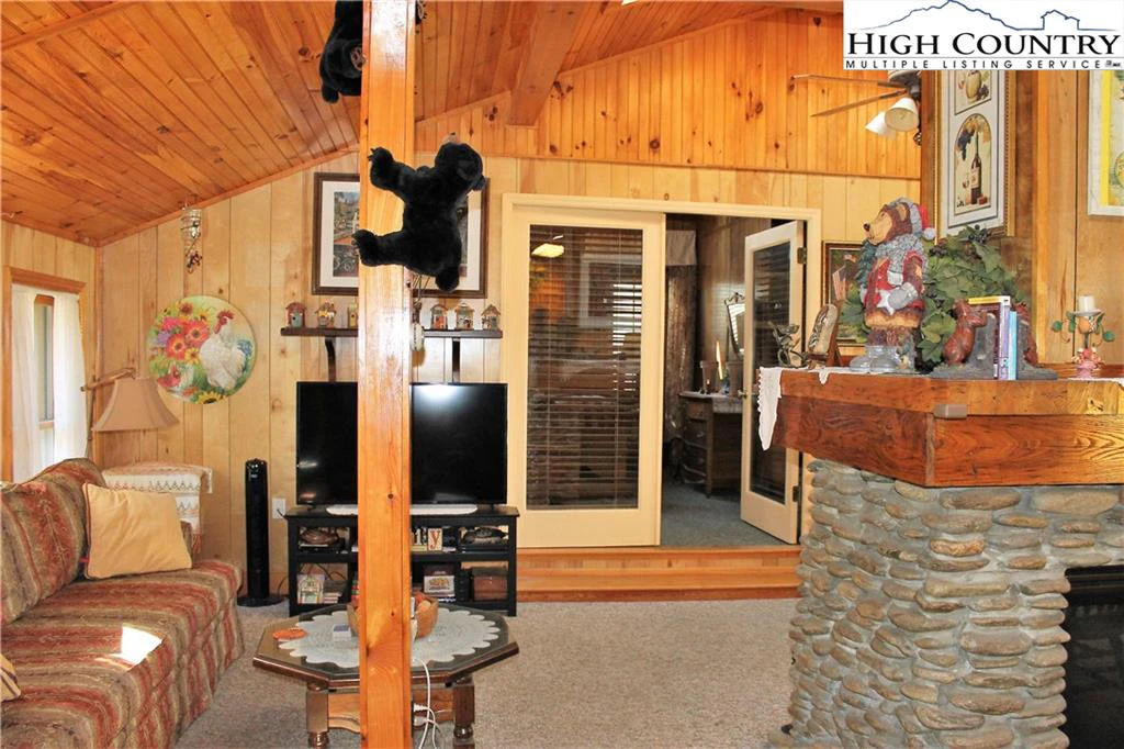 Image number 2 for the current listing