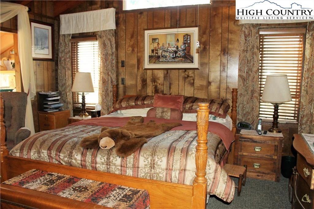 Image number 16 for the current listing