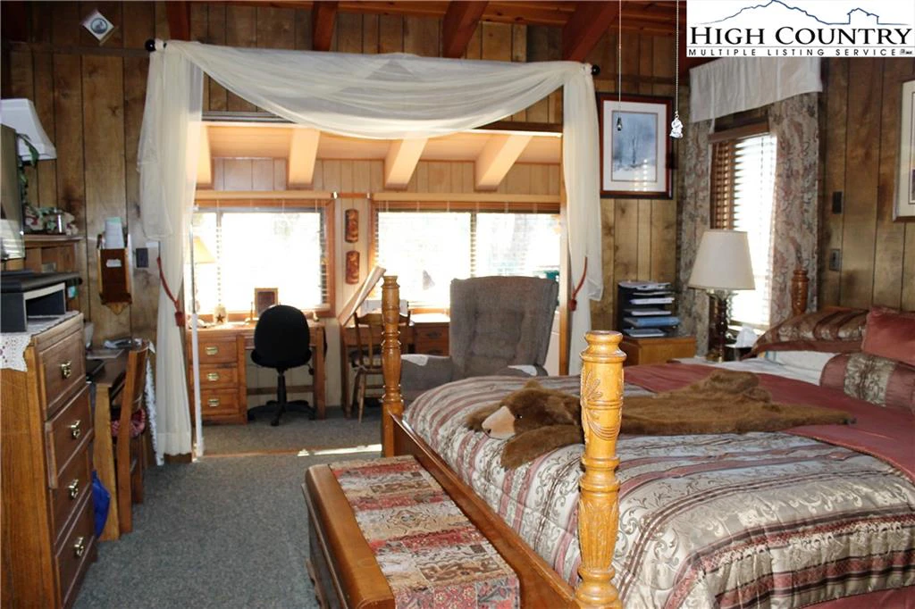 Image number 15 for the current listing