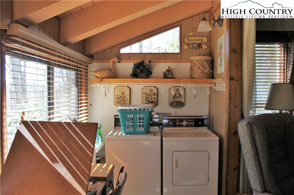 Image number 14 for the current listing