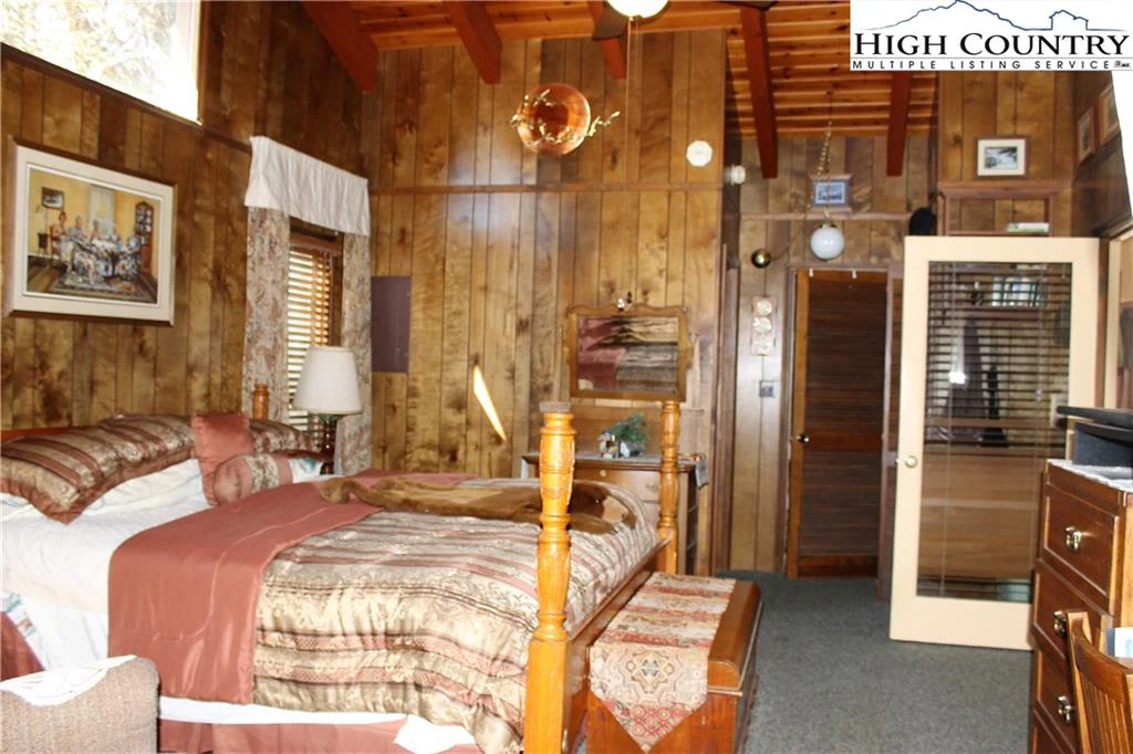 Image number 13 for the current listing
