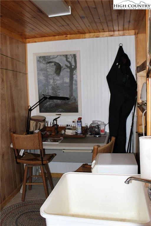 Image number 10 for the current listing
