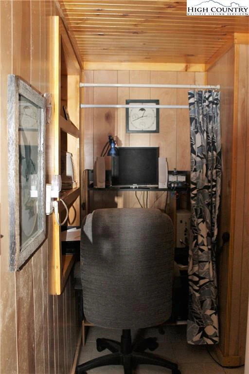 Image number 8 for the current listing