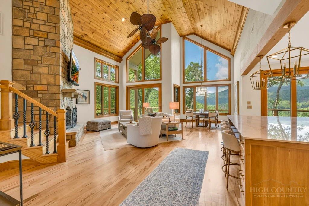 Image number 2 for the current listing