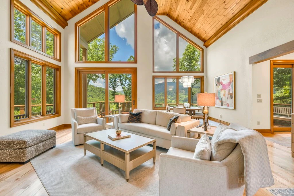 Image number 3 for the current listing